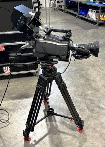 HXC-100 - TRIAX STUDIO PKG W/LENS & SUPPORT