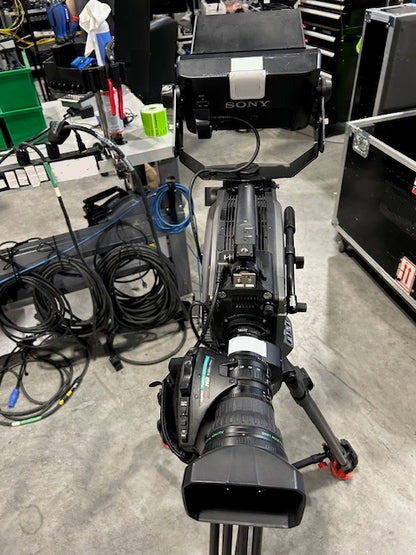 HXC-100 - TRIAX STUDIO PKG W/LENS & SUPPORT