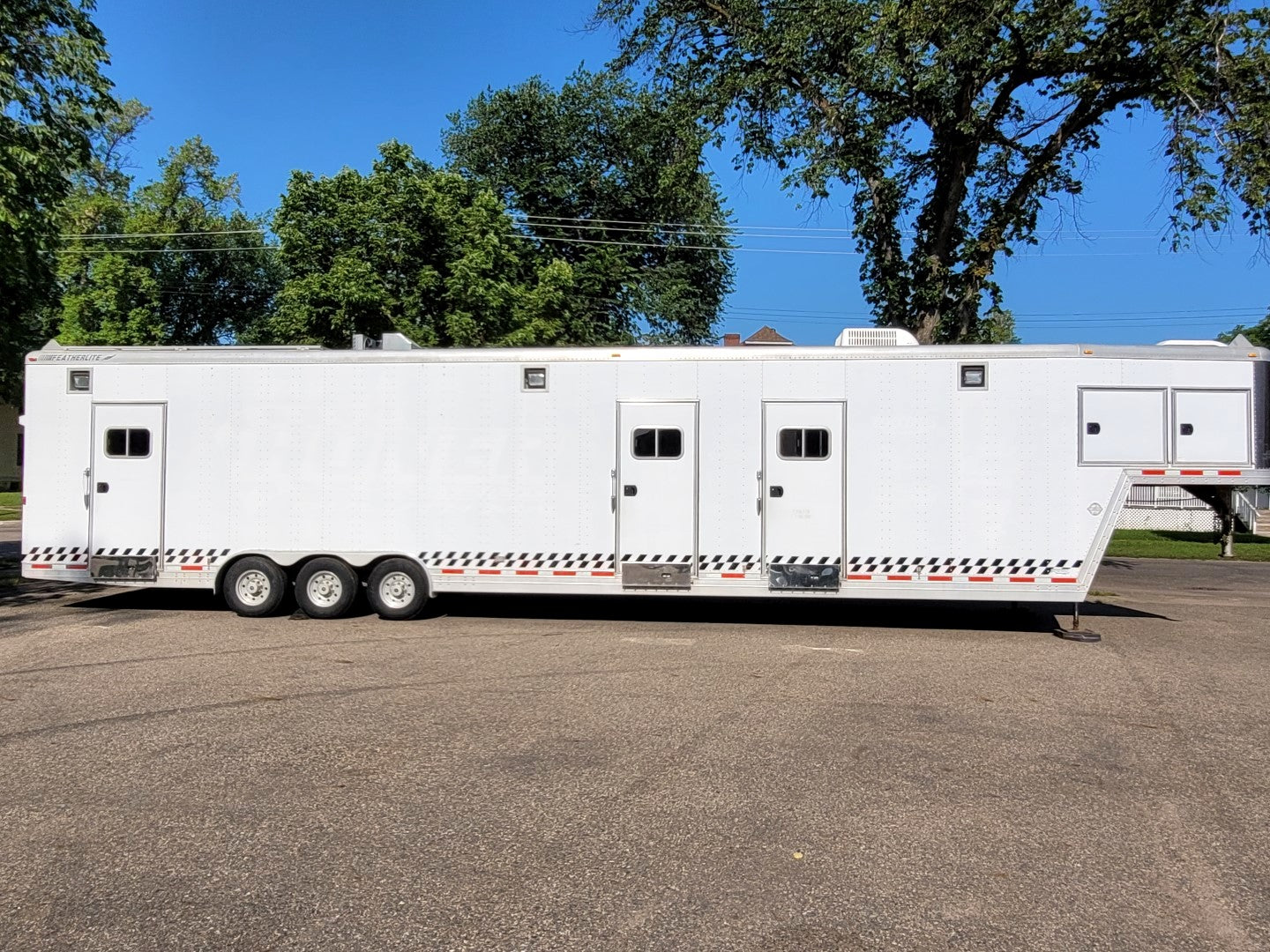 TRAILER - 50', RACK READY, 20KW GENERATOR