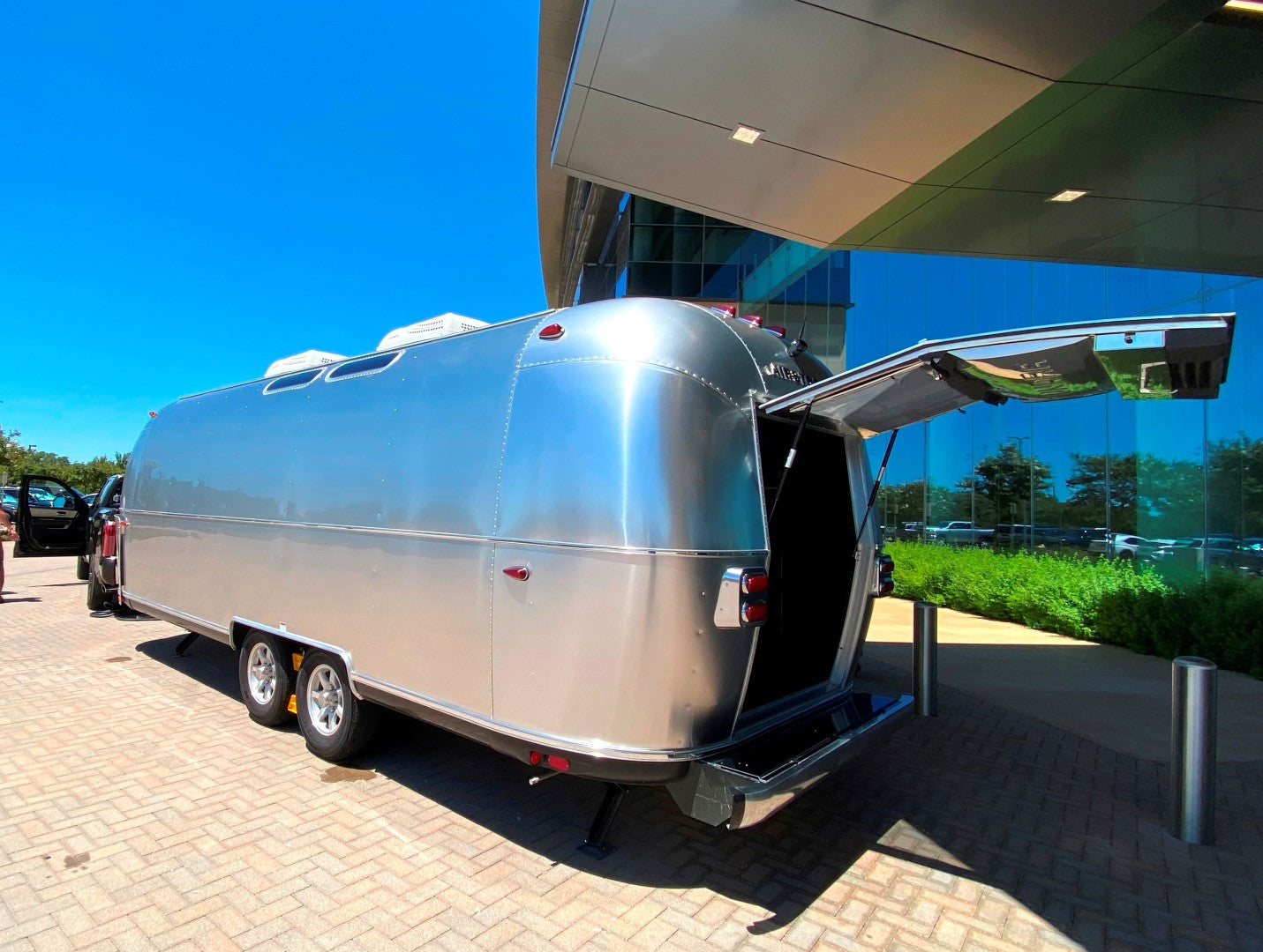 TRAILER/TRUCK - 25', EQUIPPED, OPTNL. TRUCK