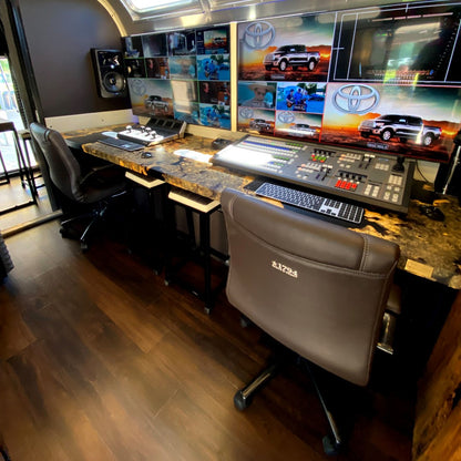TRAILER/TRUCK - 25', EQUIPPED, OPTNL. TRUCK