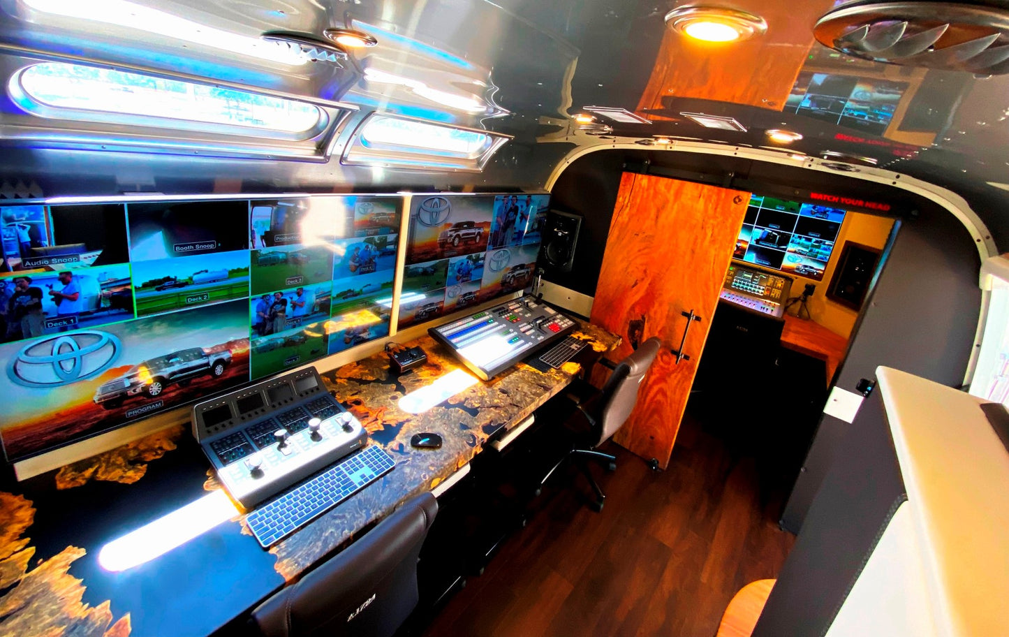 TRAILER/TRUCK - 25', EQUIPPED, OPTNL. TRUCK