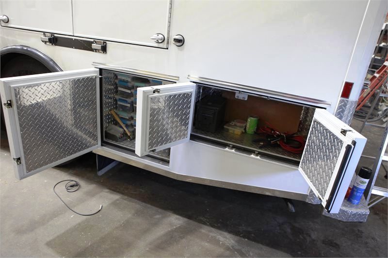 PRODUCTION TRUCK - 32' RACK READY/20kw GENNY