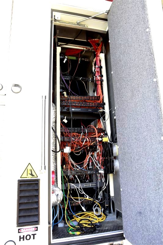 PRODUCTION TRUCK - 32' RACK READY/20kw GENNY