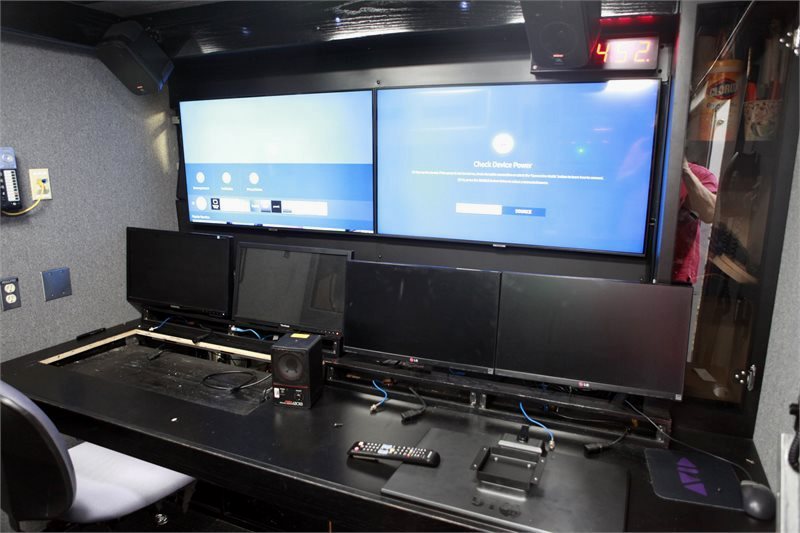 PRODUCTION TRUCK - 32' RACK READY/20kw GENNY