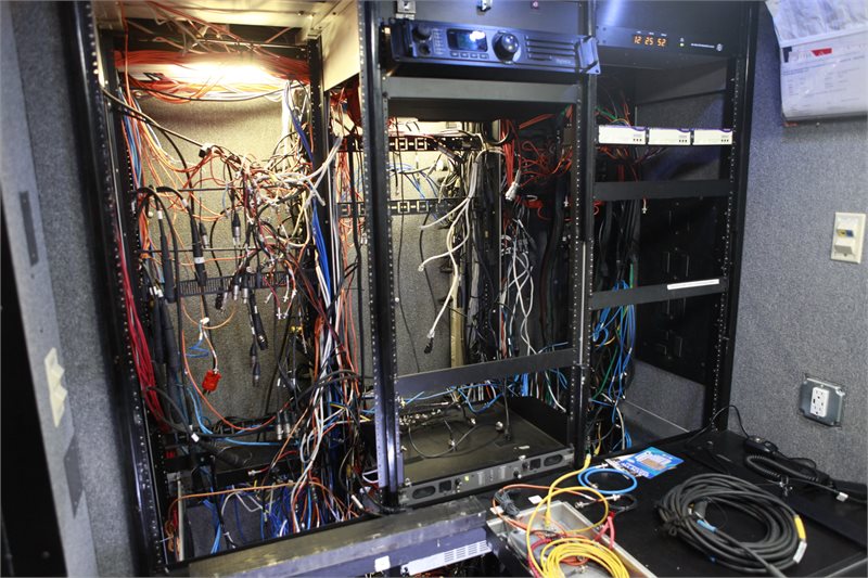 PRODUCTION TRUCK - 32' RACK READY/20kw GENNY