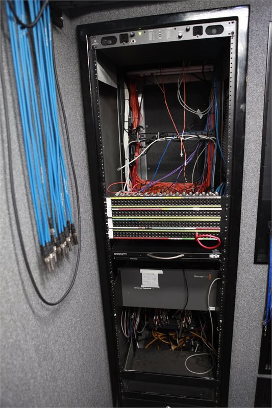 PRODUCTION TRUCK - 32' RACK READY/20kw GENNY