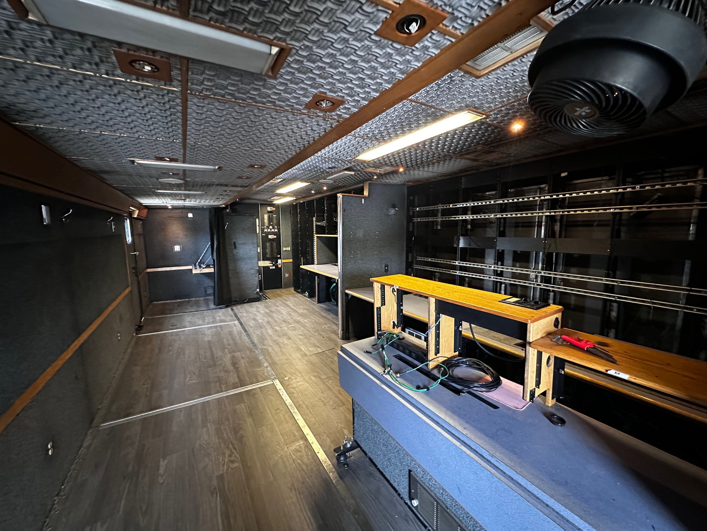 PRODUCTION TRUCK/UPLINK - 8 CAMS/4 KU PATHS