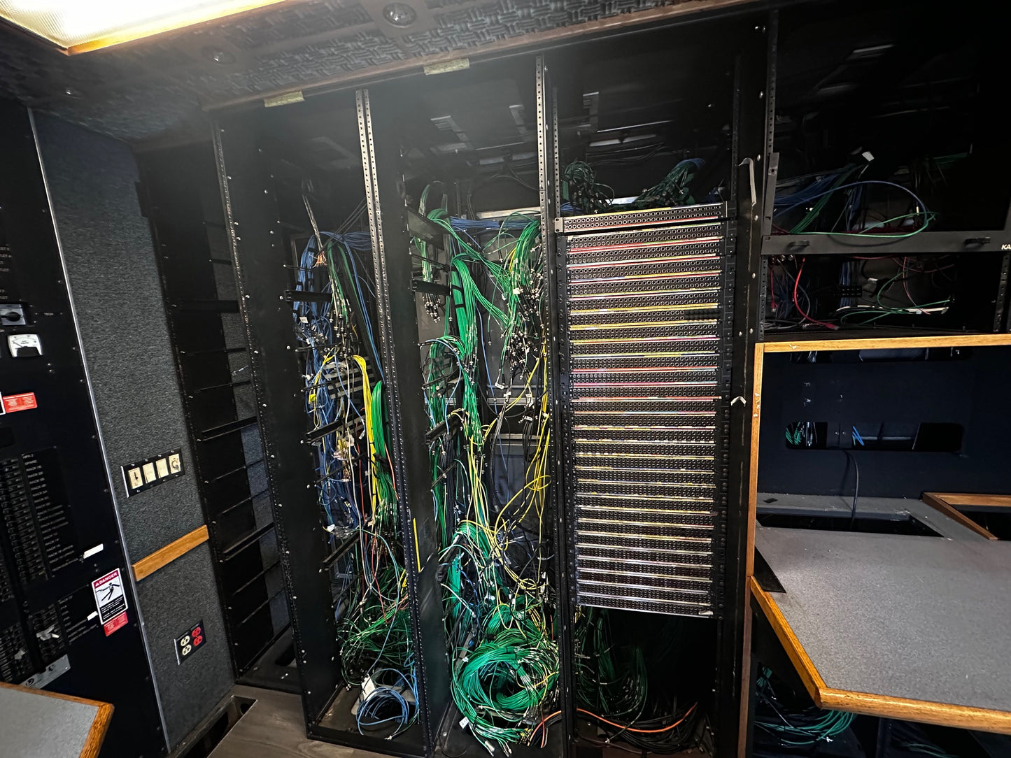 PRODUCTION TRUCK/UPLINK - 8 CAMS/4 KU PATHS