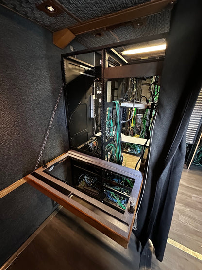 PRODUCTION TRUCK/UPLINK - 8 CAMS/4 KU PATHS