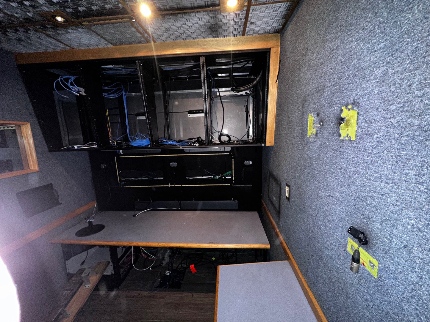 PRODUCTION TRUCK/UPLINK - 8 CAMS/4 KU PATHS