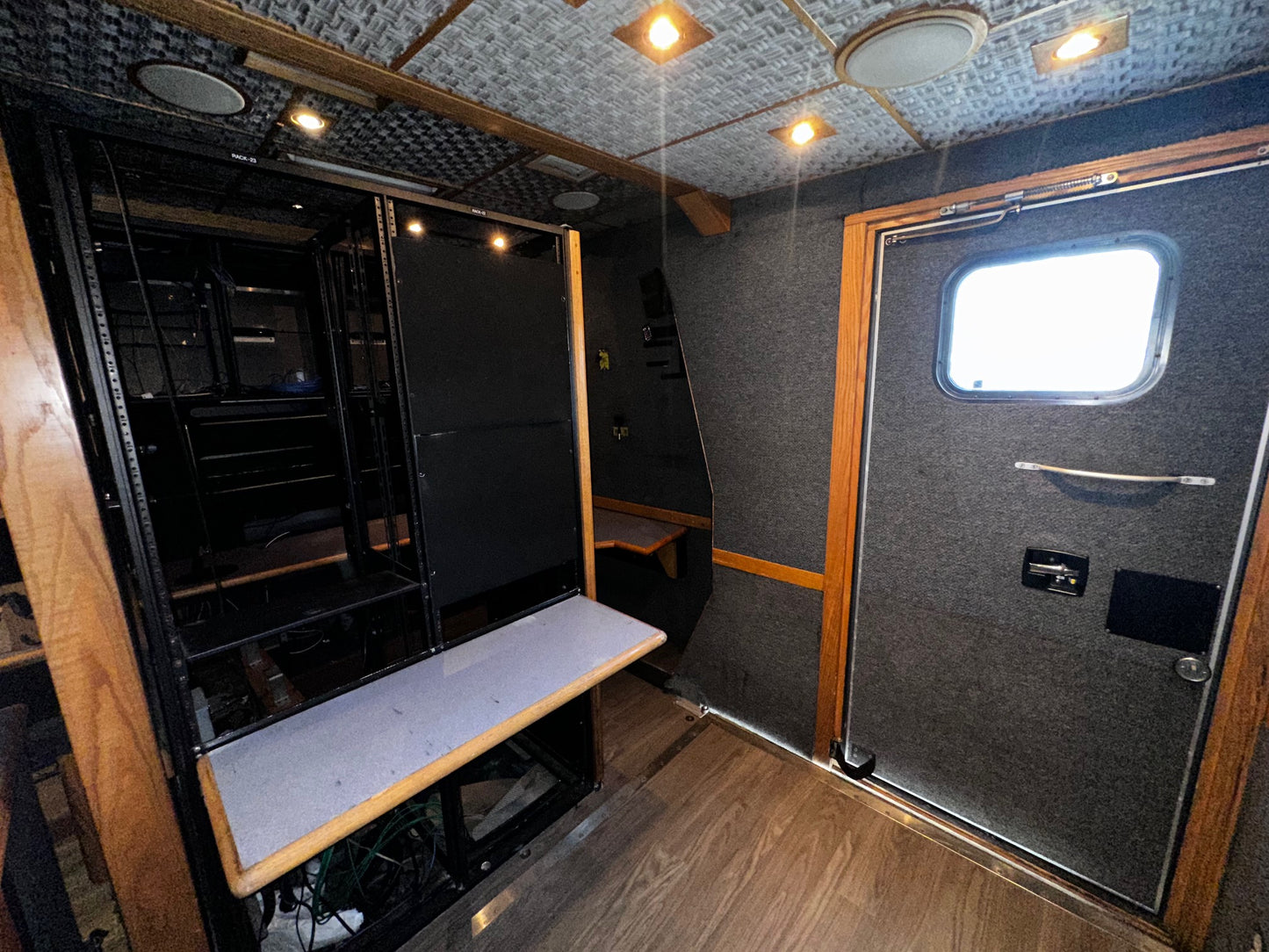 PRODUCTION TRUCK/UPLINK - 8 CAMS/4 KU PATHS