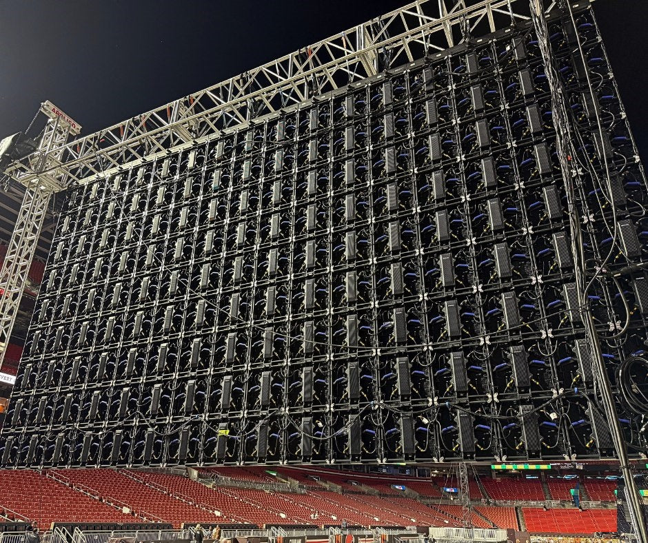 UPADIII 4.8 - OUTDOOR/INDOOR LED VIDEO WALL