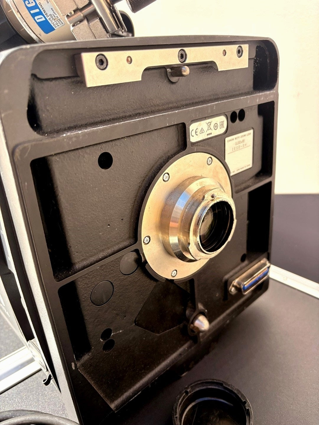 90x4K - UJ90x9B IESD-SH 4K w/ CONTROLS/SLED