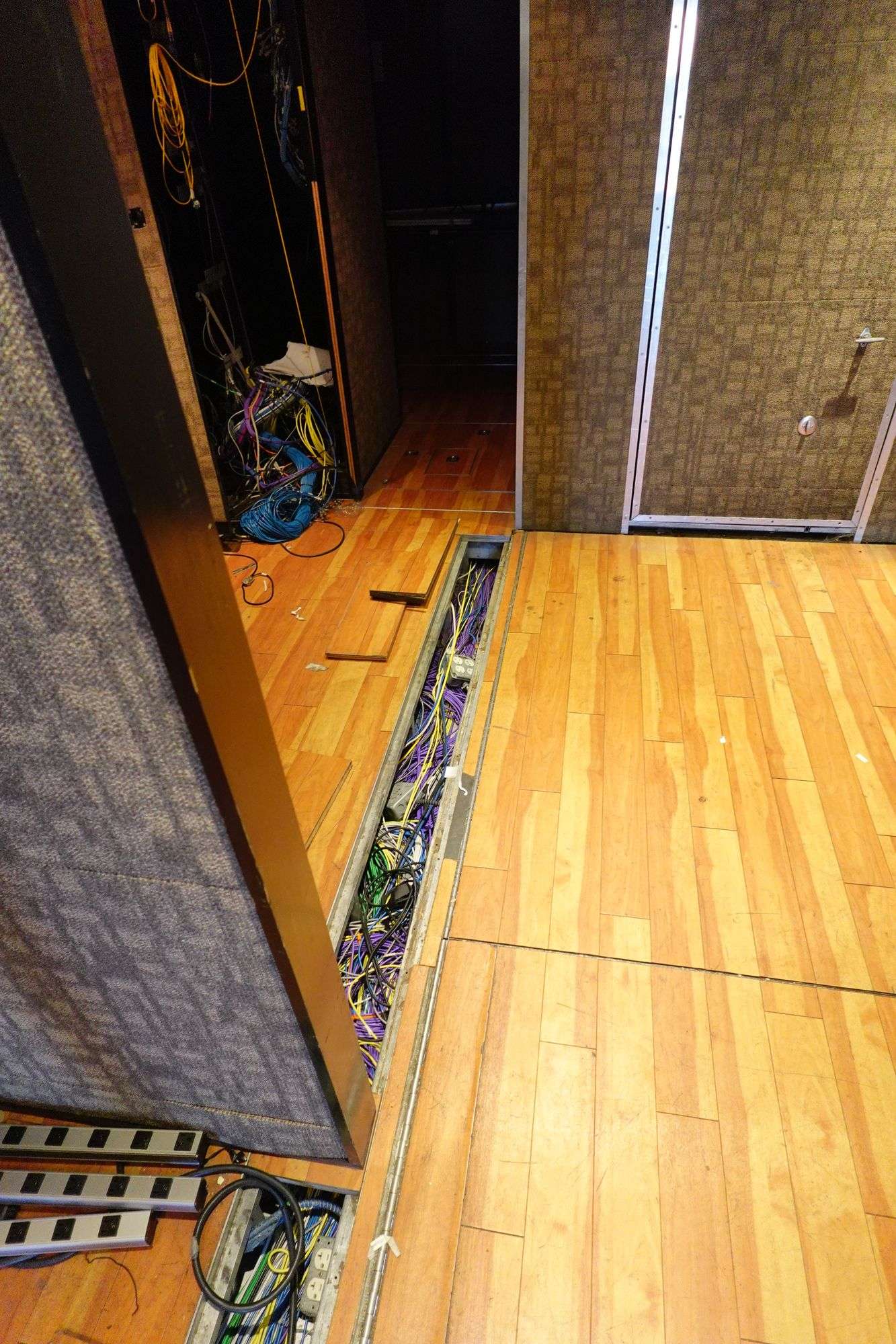 PRODUCTION TRAILER - 53' W/ 33' EXPANDO