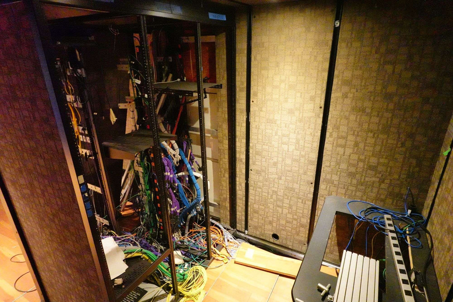 PRODUCTION TRAILER - 53' W/ 33' EXPANDO