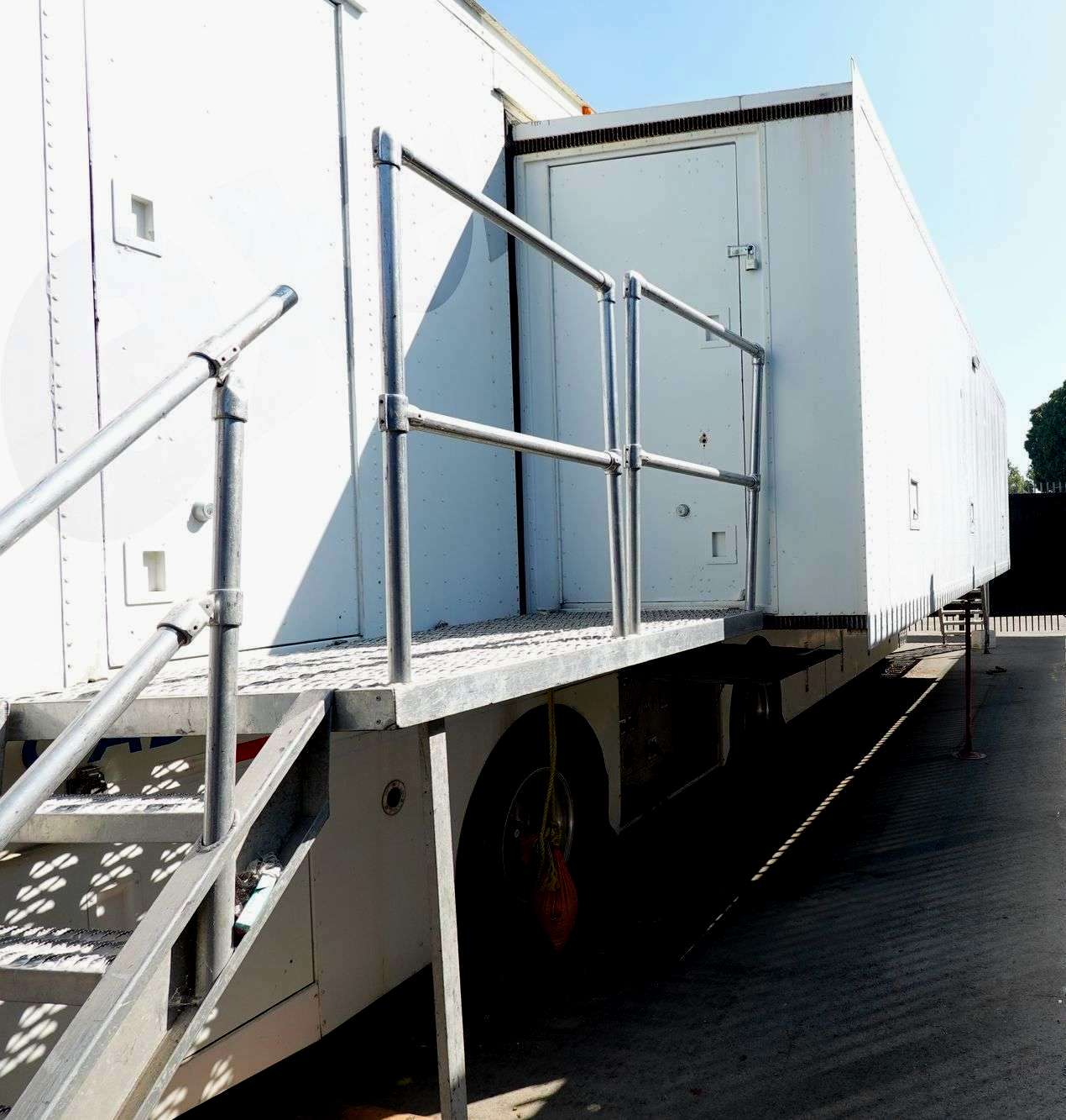 PRODUCTION TRAILER - 53' W/ 33' EXPANDO