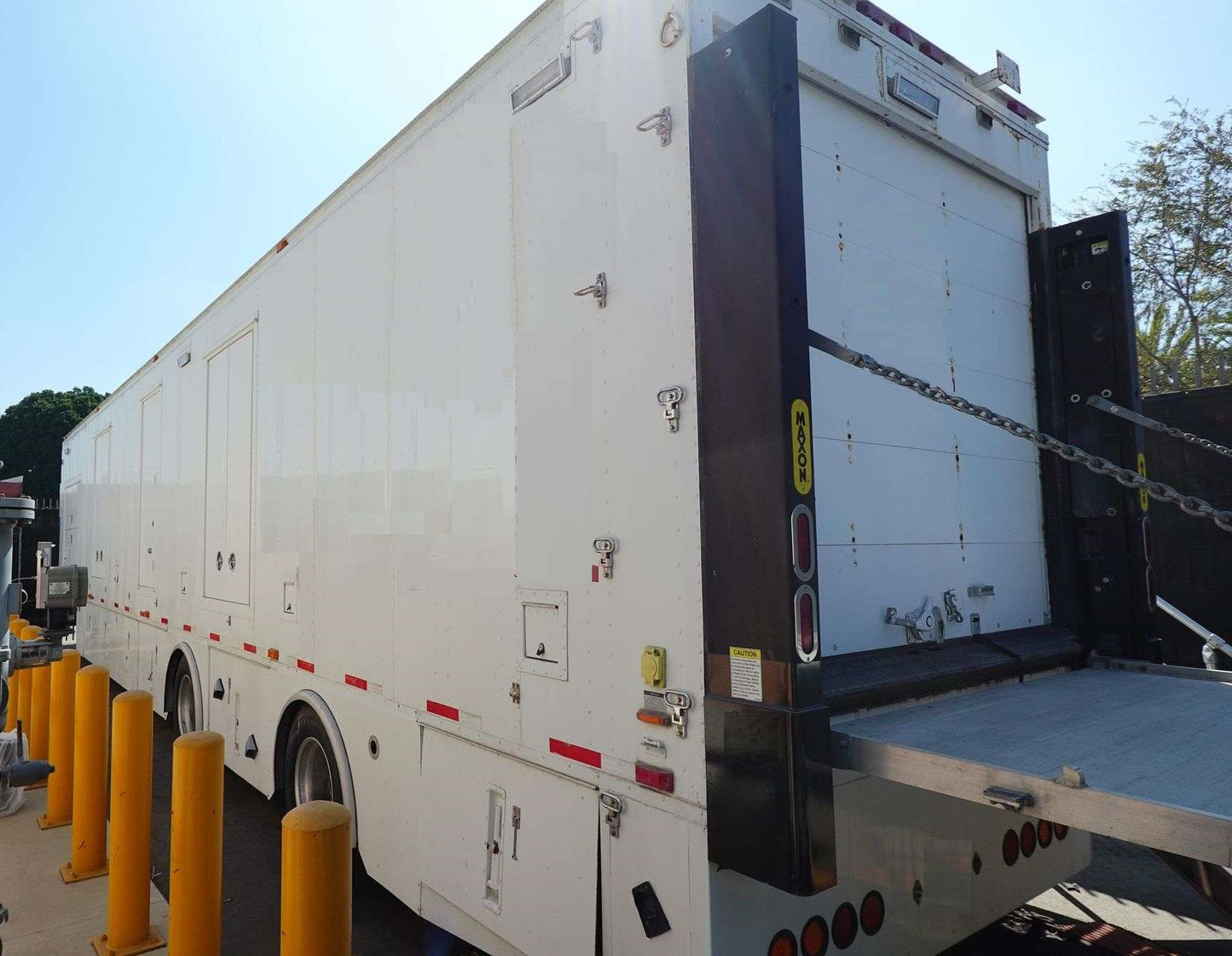 PRODUCTION TRAILER - 53' W/ 33' EXPANDO