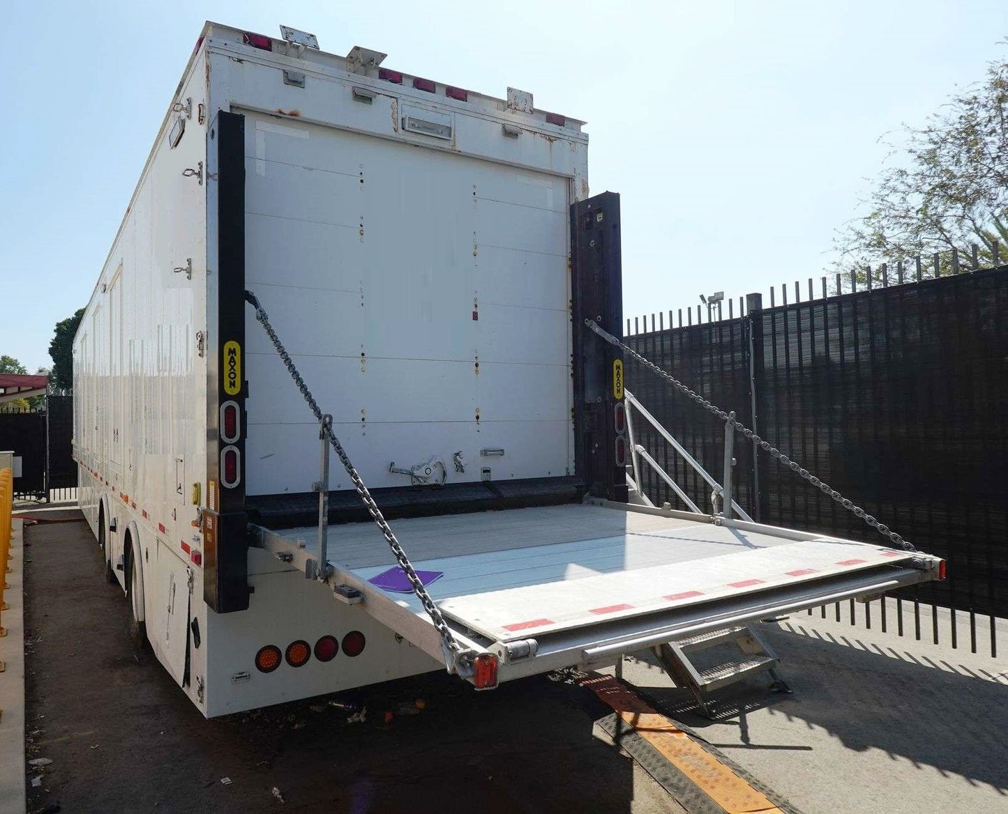 PRODUCTION TRAILER - 53' W/ 33' EXPANDO