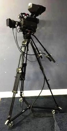 PDW-530 - W/ STUDIO ACCESSORIES & TRIPOD