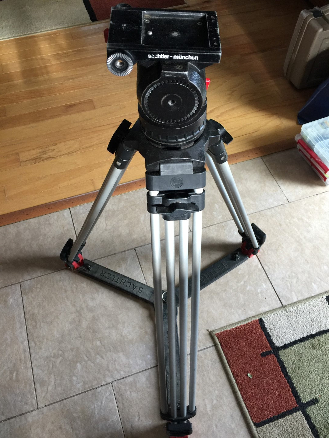 VIDEO 18 - TRIPOD, HEAD, GROUND SPREADER