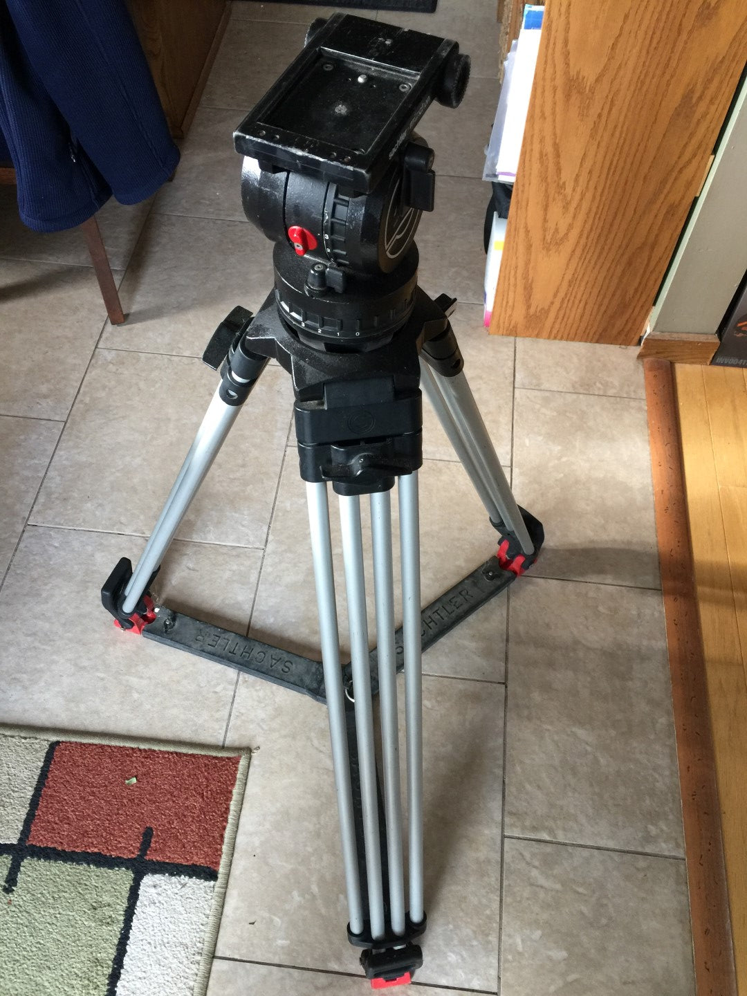 VIDEO 18 - TRIPOD, HEAD, GROUND SPREADER