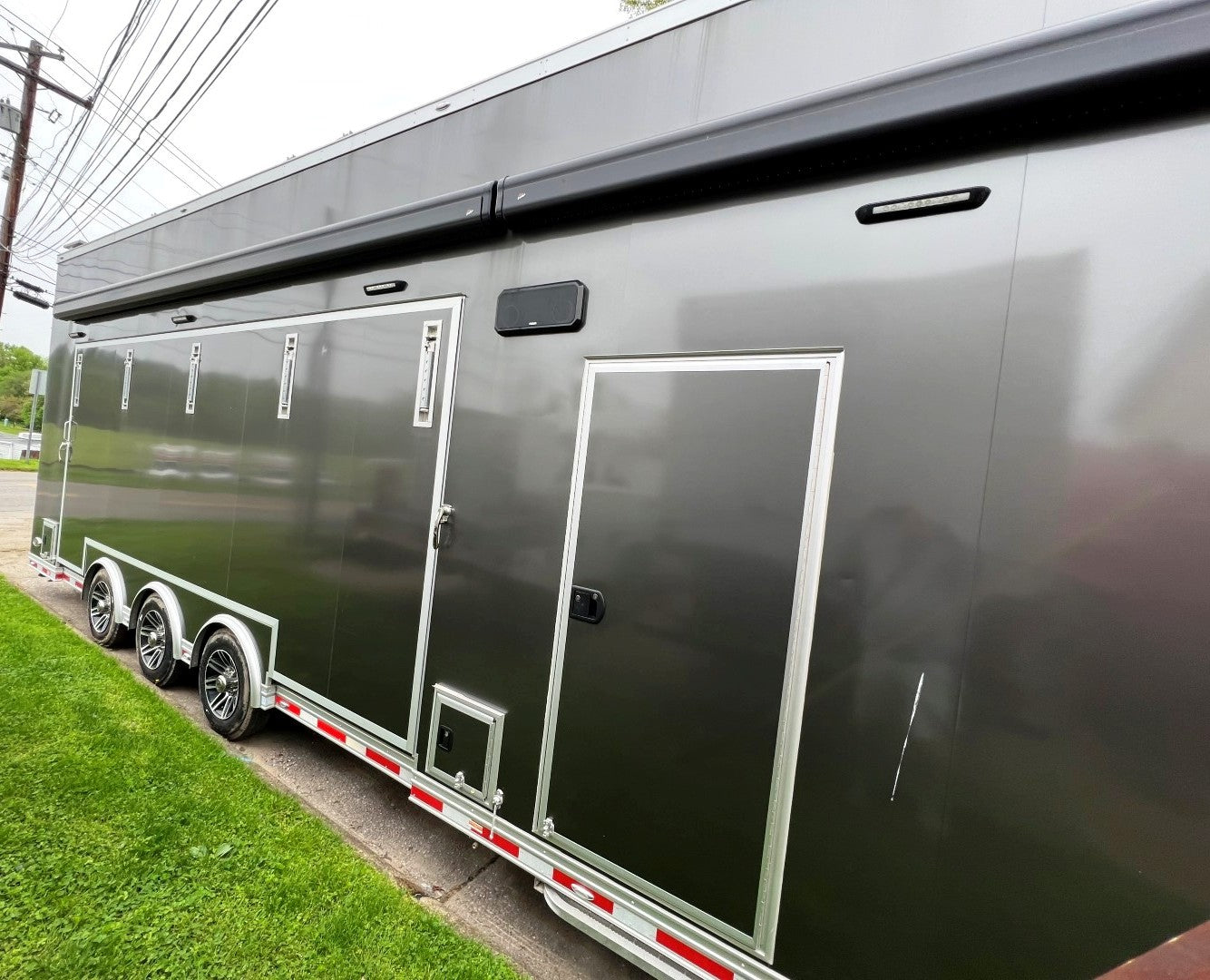 TRAILER - 40', HD EQUIP, STAGE, REAR RAMP