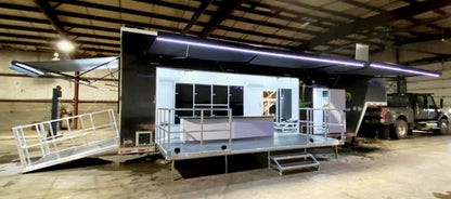 TRAILER - 40', HD EQUIP, STAGE, REAR RAMP